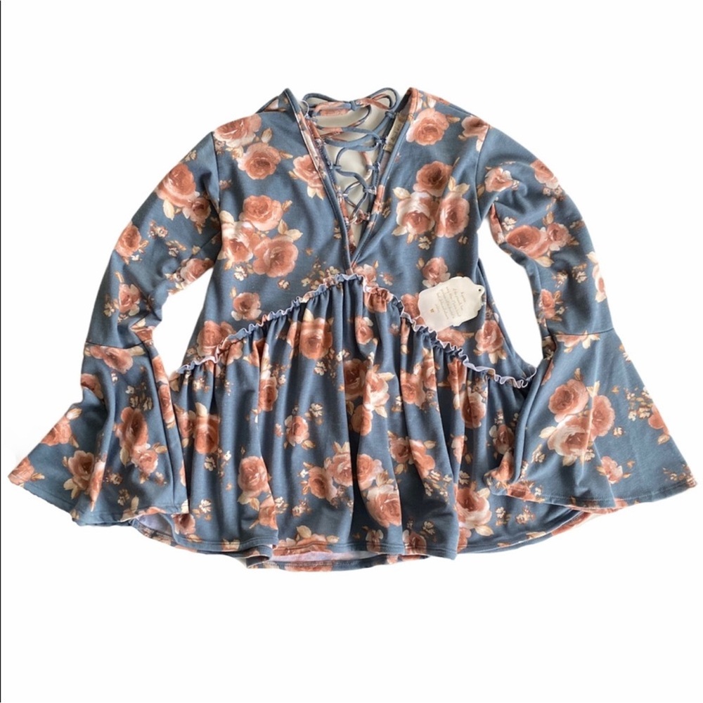 New ALTARD STATE Grayish Blue Bell Sleeve Floral Blouse